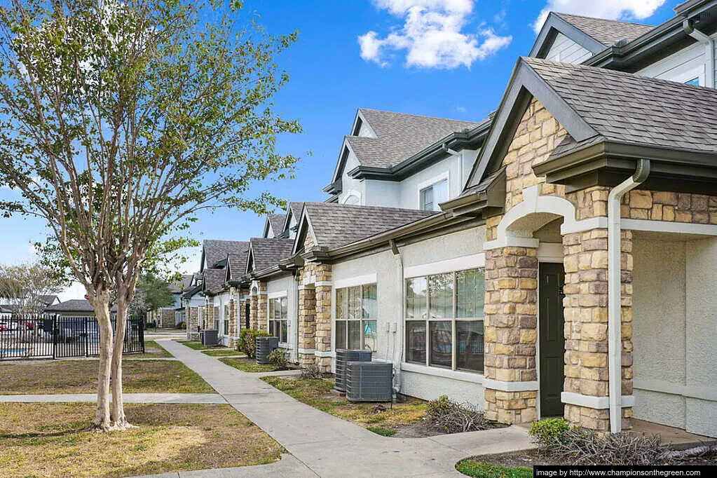 Champion Townhomes on the Green - Photo 6 of 31